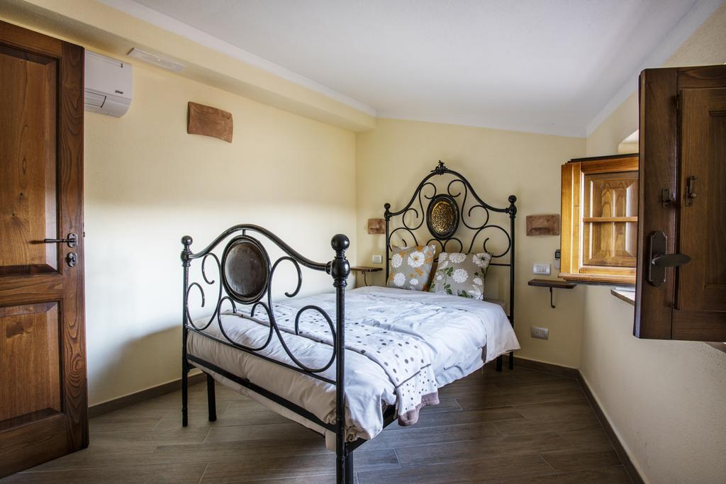 Antico Borgo Seggiano Bed & Breakfast Phòng bức ảnh